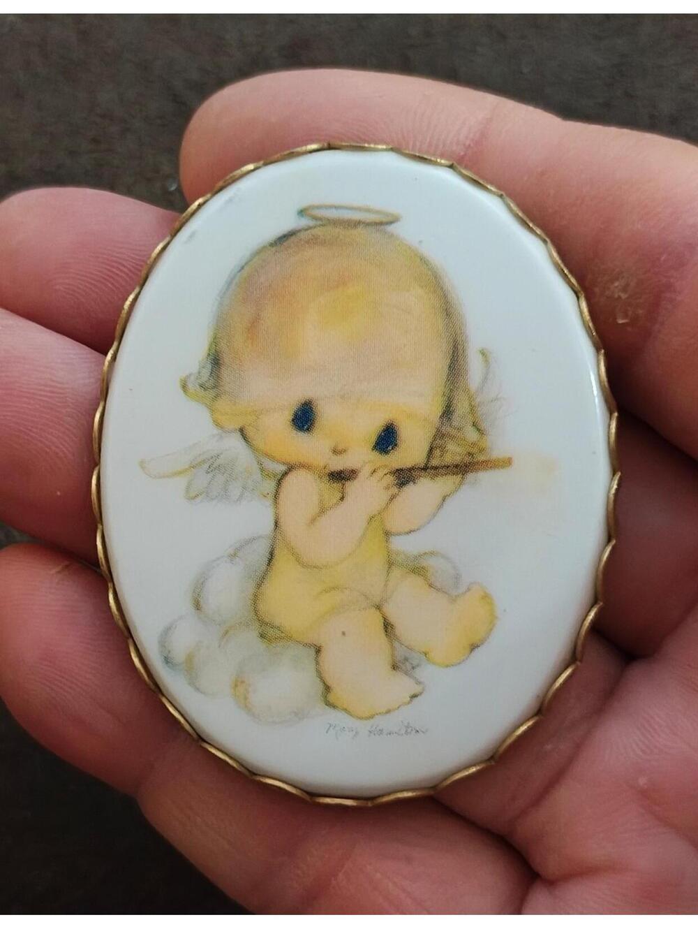 Super Cute 1970s Rare Hallmark Angel Cherub Girl Cameo Gold Tone Brooch